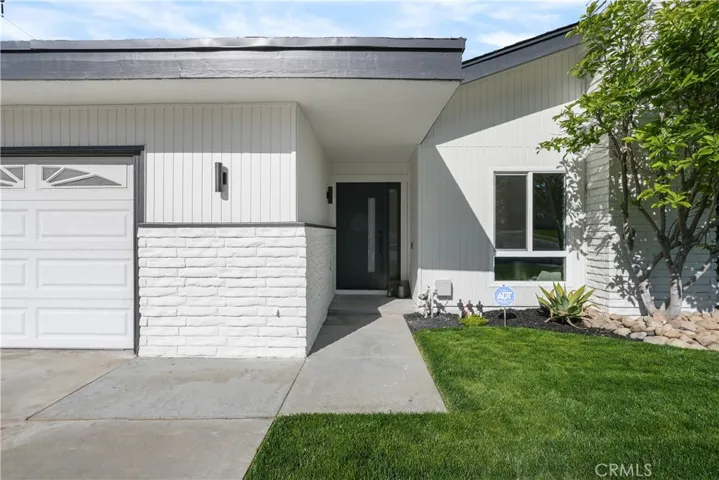 12586 Warbler Avenue, Grand Terrace, California 92313