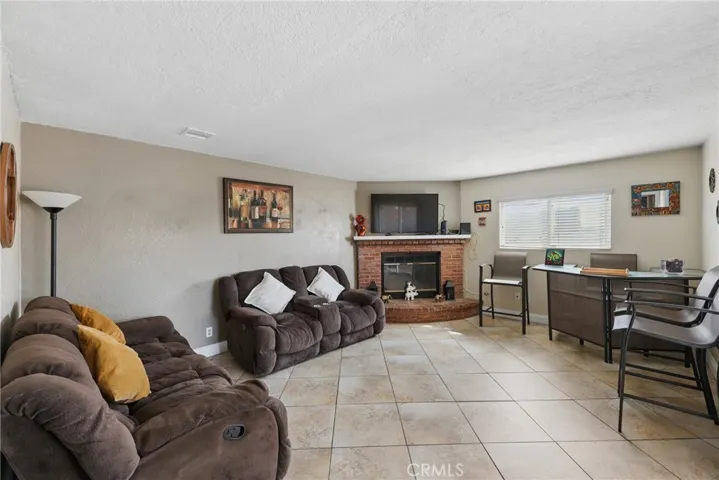 14761 Hawthorne Avenue, Fontana, California 92335