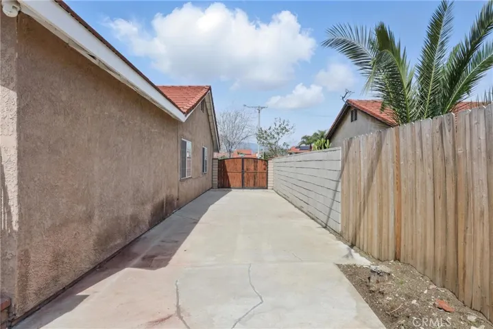 14761 Hawthorne Avenue, Fontana, California 92335