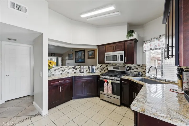 14761 Hawthorne Avenue, Fontana, California 92335
