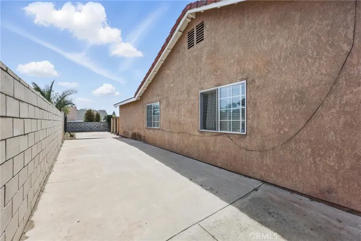 14761 Hawthorne Avenue, Fontana, California 92335