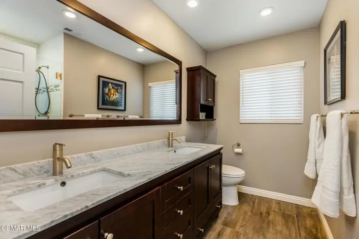 Primary en-suite Bathroom