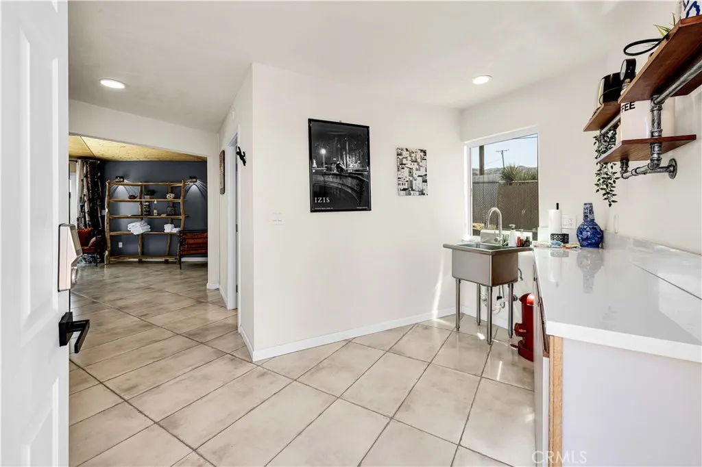 6888 Sunnyhill Road, Joshua Tree, California 92252 home-pic-33