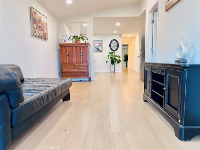Living room - view 4