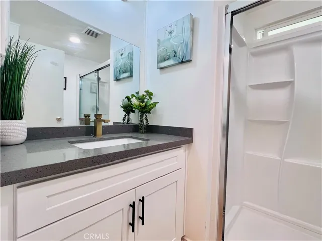 2nd bathroom - view 1
