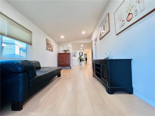 Living room - view 3