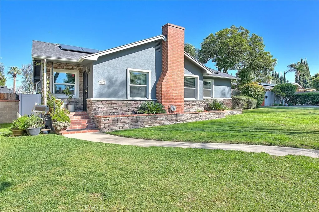 1215 Palm Avenue, Corona, California 92879, 4 Bedrooms Bedrooms, ,2 BathroomsBathrooms,Residential,For Sale,Palm,CV25065205