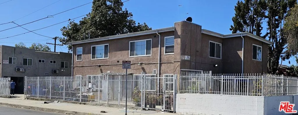 426 W 77th Street, Los Angeles, California 90003, 14 Bedrooms Bedrooms, ,7 BathroomsBathrooms,Residential Income,For Sale,77th,25515817