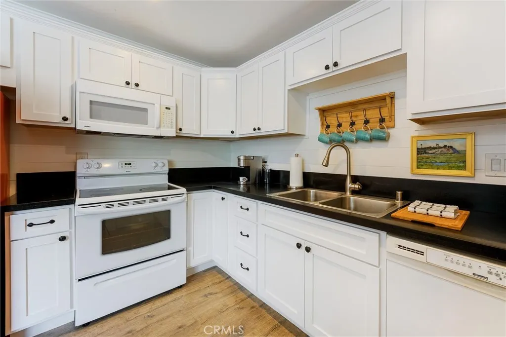 9 Terrace Circle, Laguna Niguel, California 92677 home-pic-3