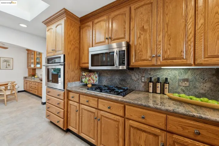 1091 Manor Rd., El Sobrante, California 94803