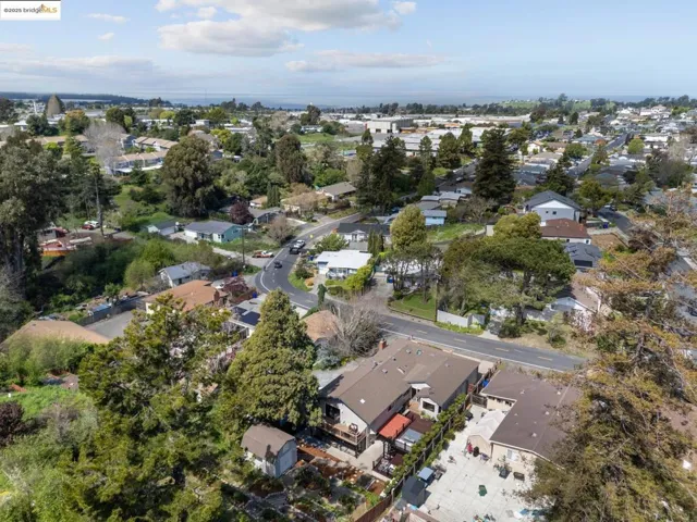 1091 Manor Rd., El Sobrante, California 94803