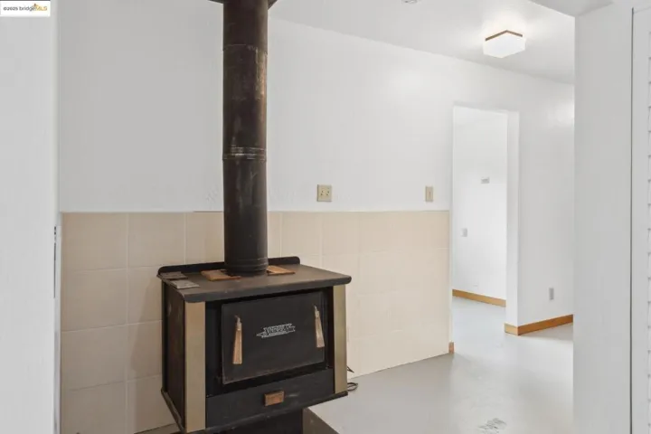 1091 Manor Rd., El Sobrante, California 94803