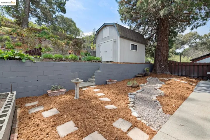 1091 Manor Rd., El Sobrante, California 94803