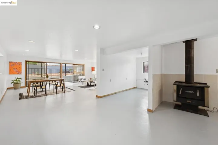 1091 Manor Rd., El Sobrante, California 94803