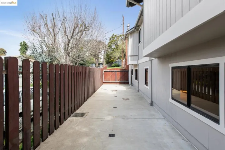 1091 Manor Rd., El Sobrante, California 94803