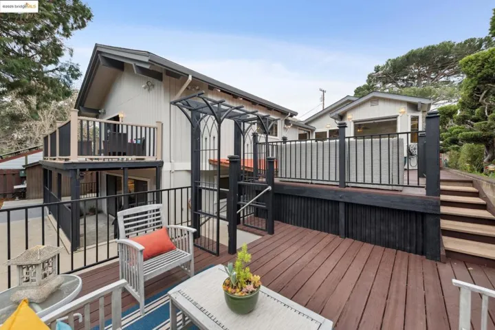 1091 Manor Rd., El Sobrante, California 94803