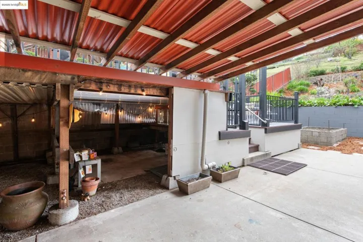 1091 Manor Rd., El Sobrante, California 94803