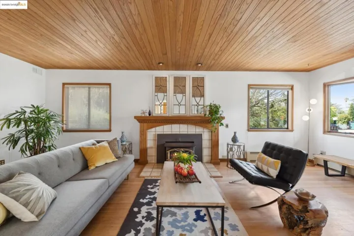 1091 Manor Rd., El Sobrante, California 94803