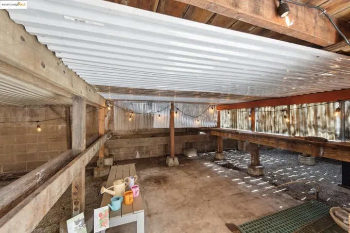 1091 Manor Rd., El Sobrante, California 94803
