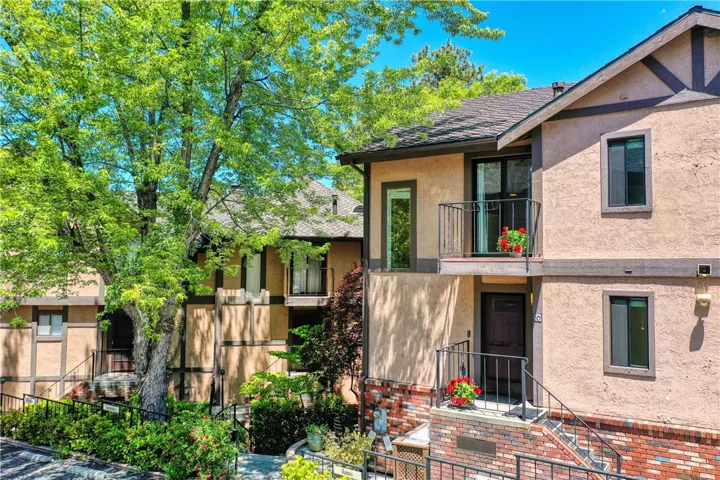184 State Hwy 173, Lake Arrowhead, California 92352