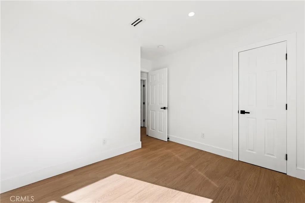 7827 Hesperia Avenue, Reseda, California 91335 home-pic-35