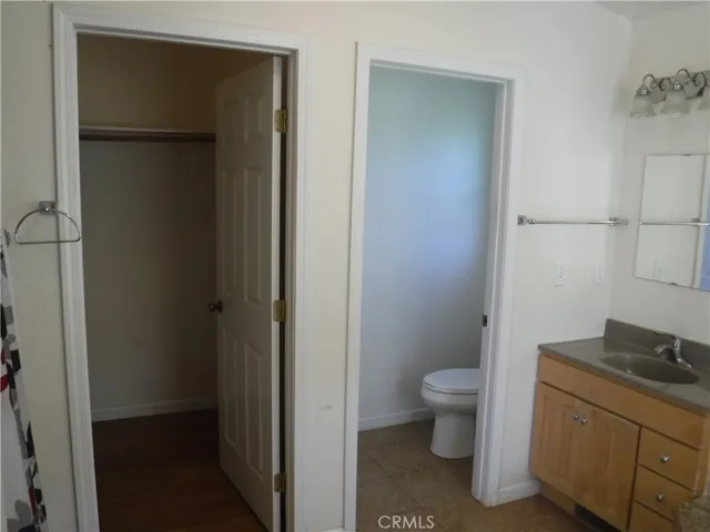walk in closet and separate toilet room