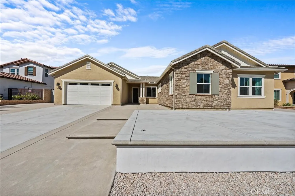 17053 Doria Court, Riverside, California 92503 home-pic-2