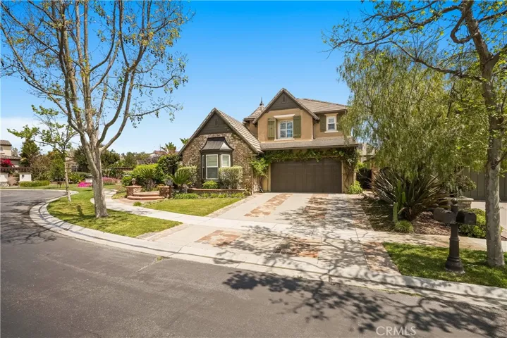 Front elevation and culdesac