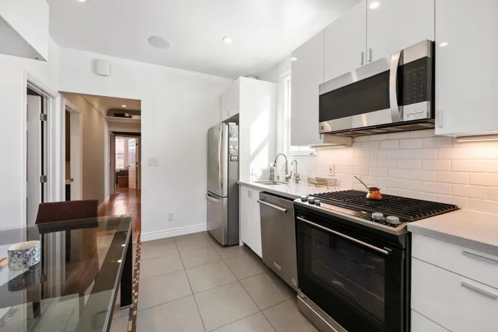 5709 Mission Street, San Francisco, California 94112
