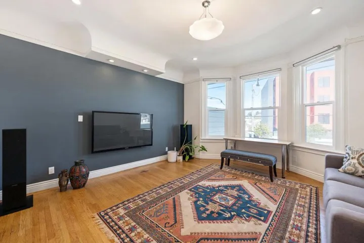 5709 Mission Street, San Francisco, California 94112