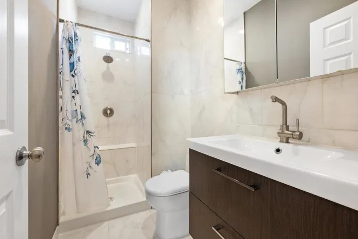 5709 Mission Street, San Francisco, California 94112