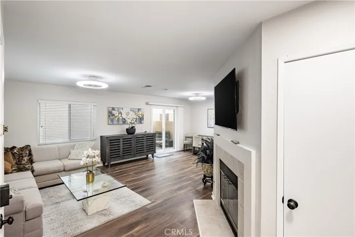 Spacious living room with fire place