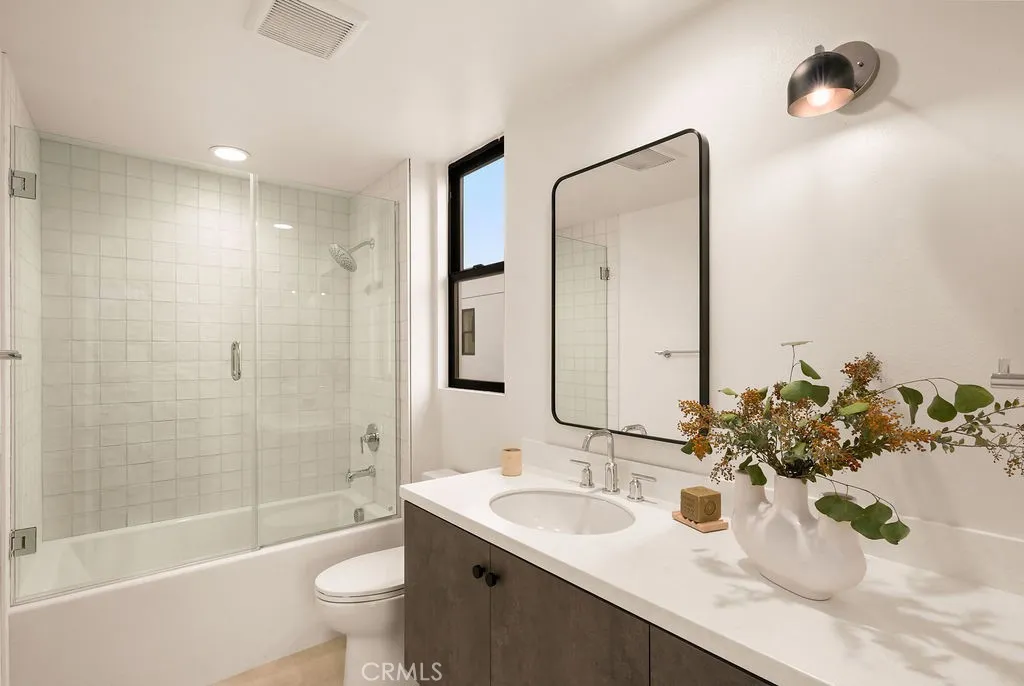 1315 W Cannon Drive, Los Angeles, California 90026 home-pic-28