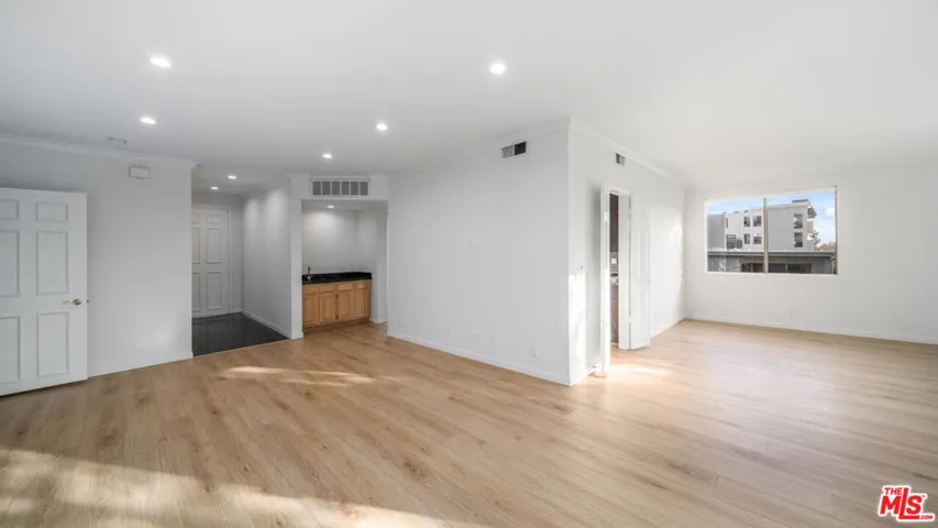 200 N Almont Drive 306, Beverly Hills, California 90211