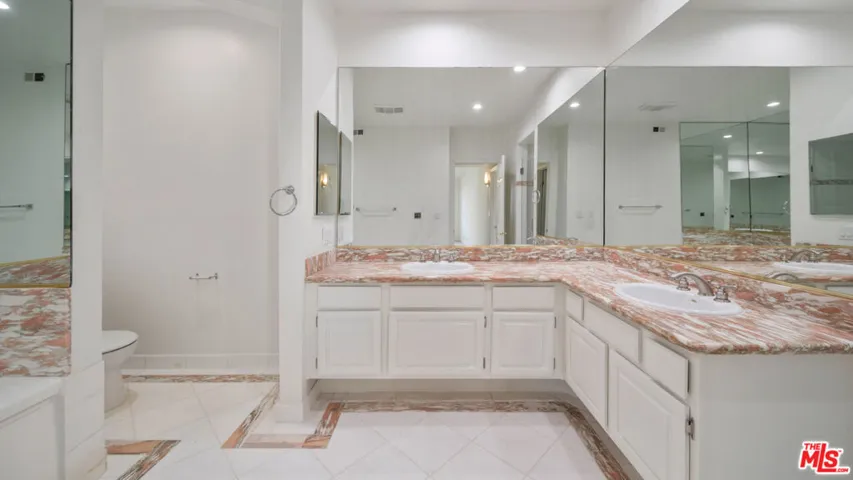 200 N Almont Drive 306, Beverly Hills, California 90211