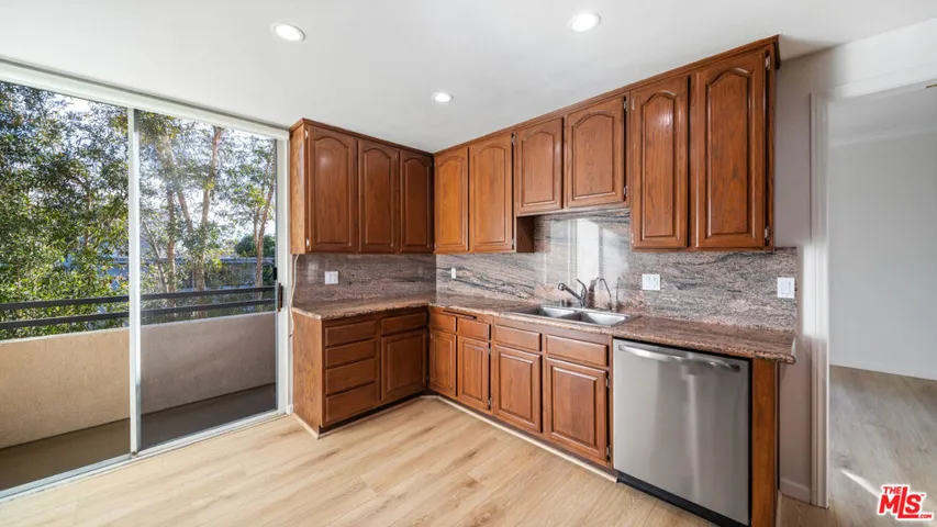 200 N Almont Drive 306, Beverly Hills, California 90211