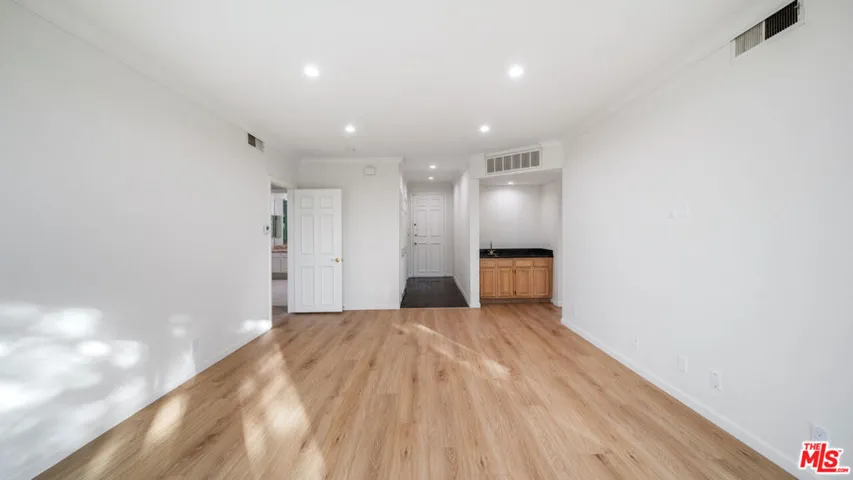 200 N Almont Drive 306, Beverly Hills, California 90211