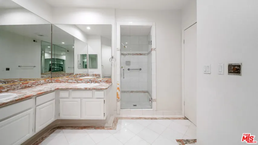 200 N Almont Drive 306, Beverly Hills, California 90211
