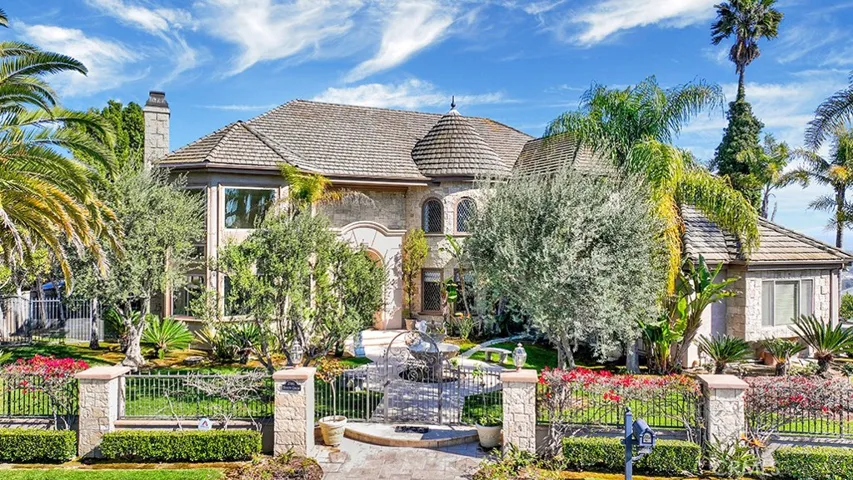 27662 Deputy Circle, Laguna Hills, California 92653