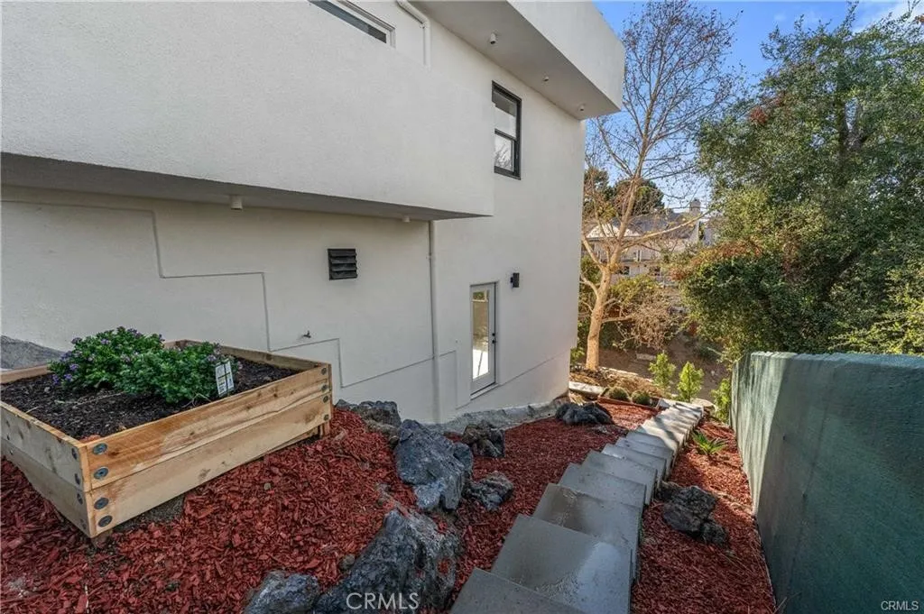 23625 Summit Drive, Calabasas, California 91302 home-pic-37