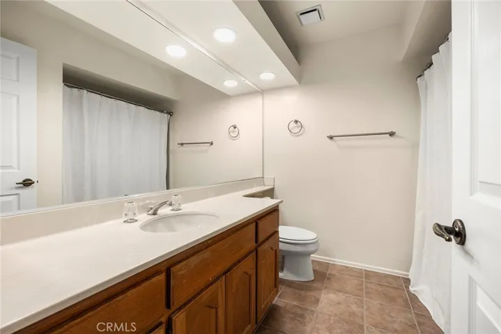 upstairs guest bath