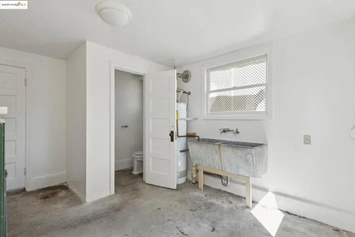 556 28th St, Richmond, California 94804