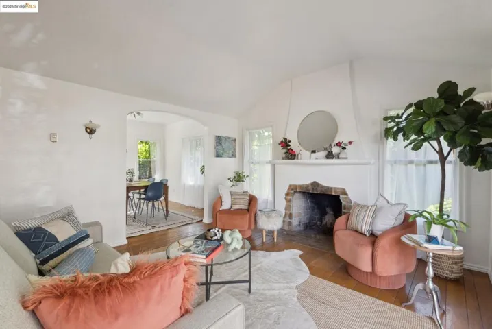 556 28th St, Richmond, California 94804