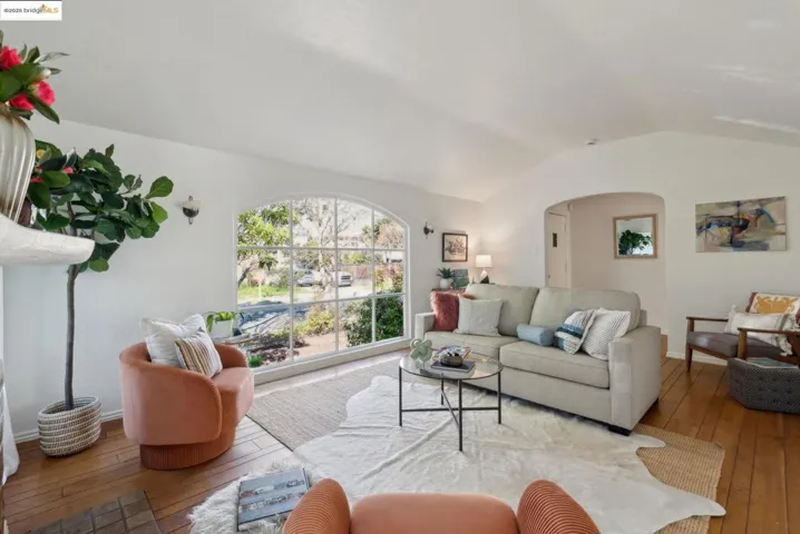 556 28th St, Richmond, California 94804