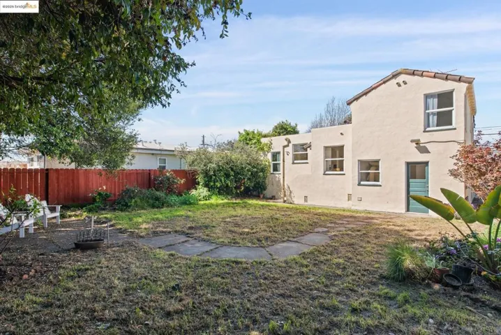 556 28th St, Richmond, California 94804