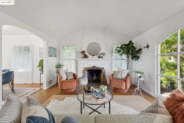 556 28th St, Richmond, California 94804