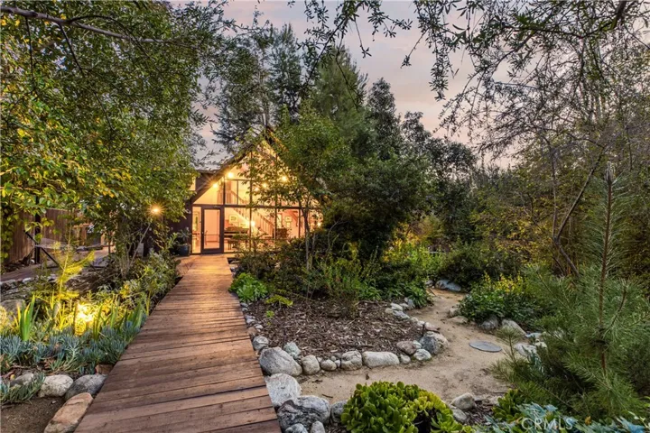 2462 Grand Avenue, Claremont, California 91711