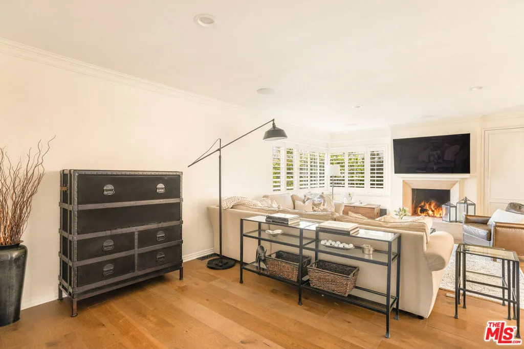 678 Loring Avenue, Los Angeles, California 90024 home-pic-6