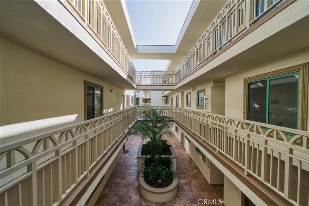 201 Calle Miramar 16, Redondo Beach, California 90277 home-pic-21