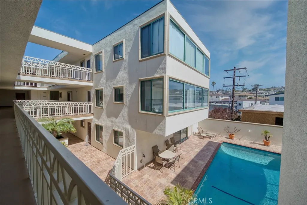 201 Calle Miramar 16, Redondo Beach, California 90277 home-pic-3